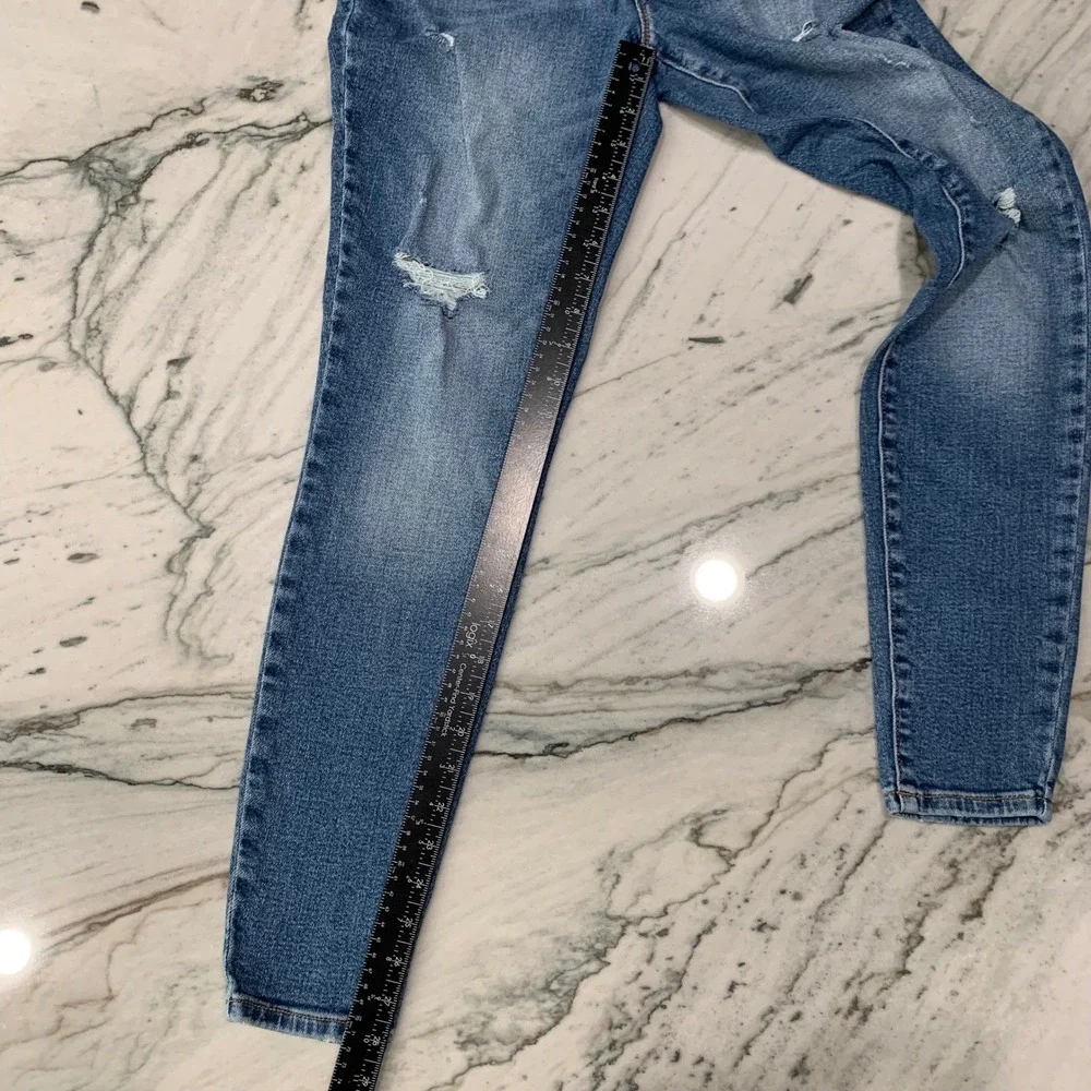 Maurices Distressed Skinny Jeans Size‎ 6